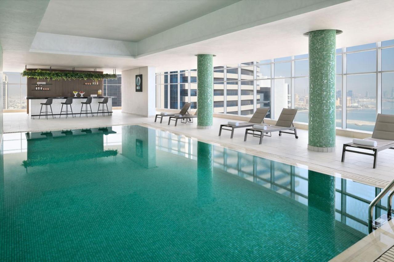 מלון Element By Westin West Bay דוחה מראה חיצוני תמונה The swimming pool at the hotel