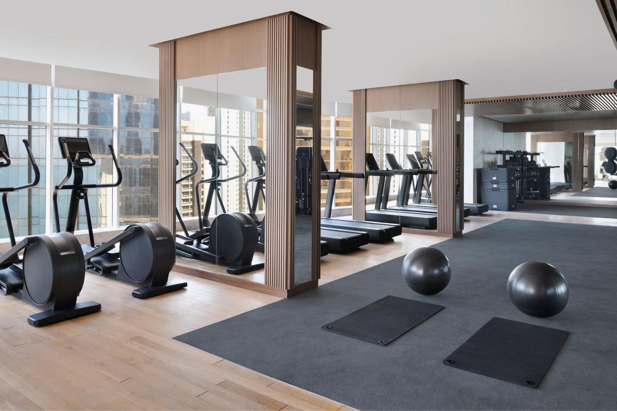 מלון Element By Westin West Bay דוחה מראה חיצוני תמונה The gym at The Hari